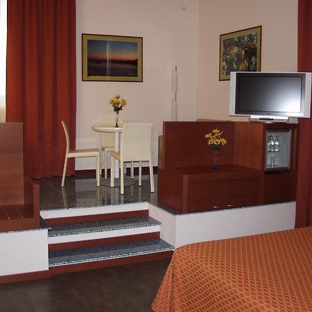 Hotel Mareschi Palace Новара Экстерьер фото