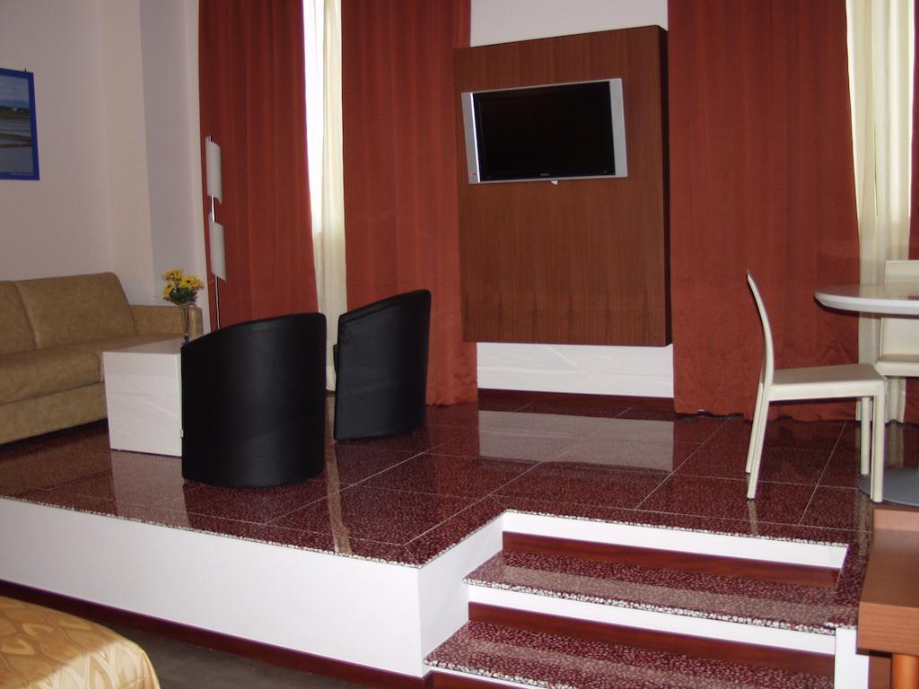 Hotel Mareschi Palace Новара Экстерьер фото