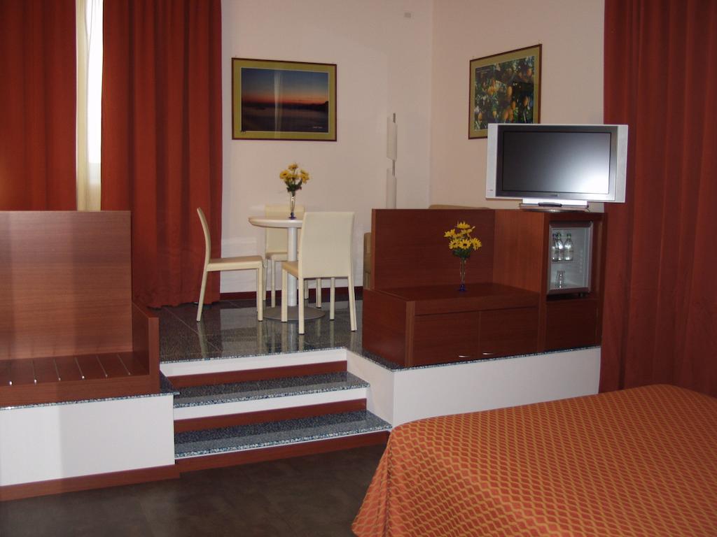Hotel Mareschi Palace Новара Экстерьер фото