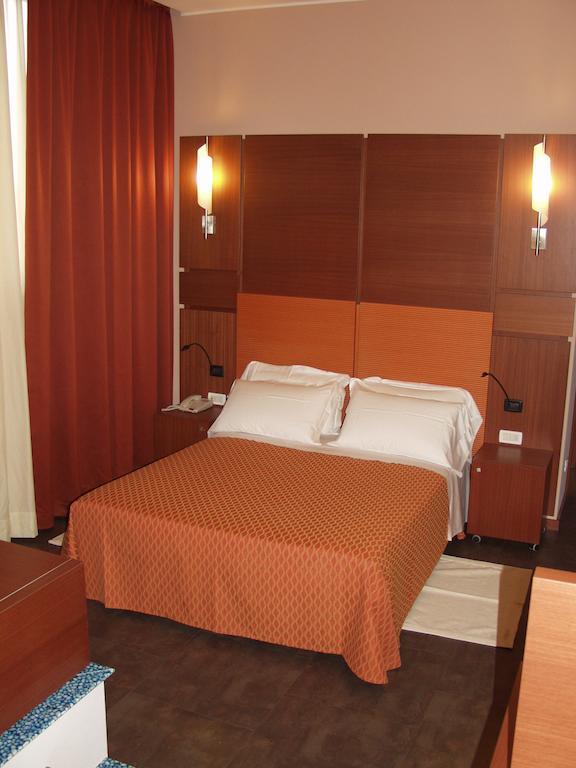 Hotel Mareschi Palace Новара Экстерьер фото