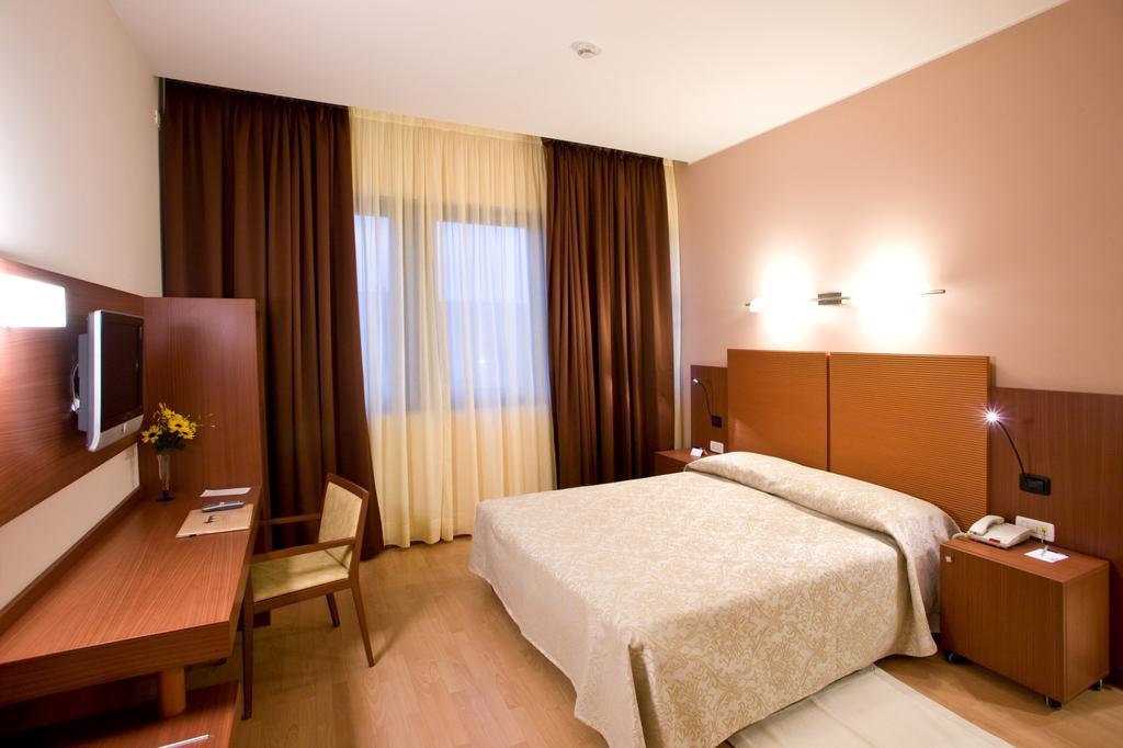 Hotel Mareschi Palace Новара Экстерьер фото